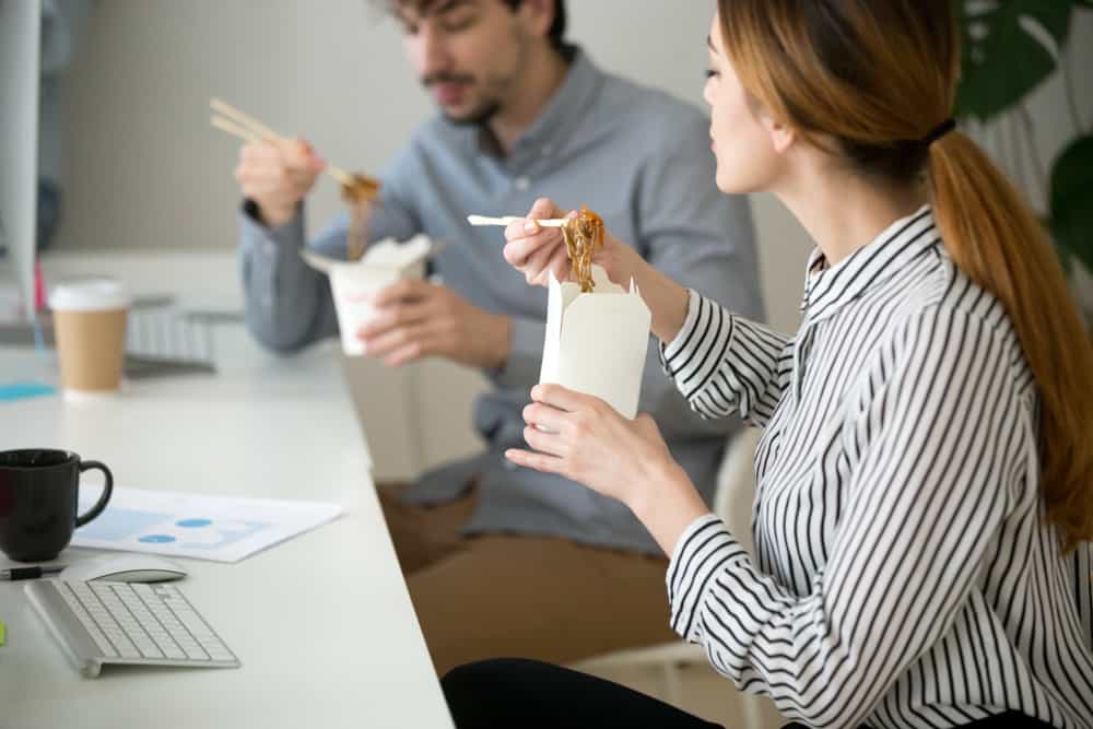 16 Signes Évidents Que Votre Collègue Est Amoureux De Vous