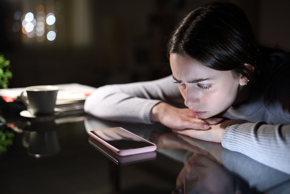 Pourquoi Une Femme Prend Ses Distances Émotionnellement ?