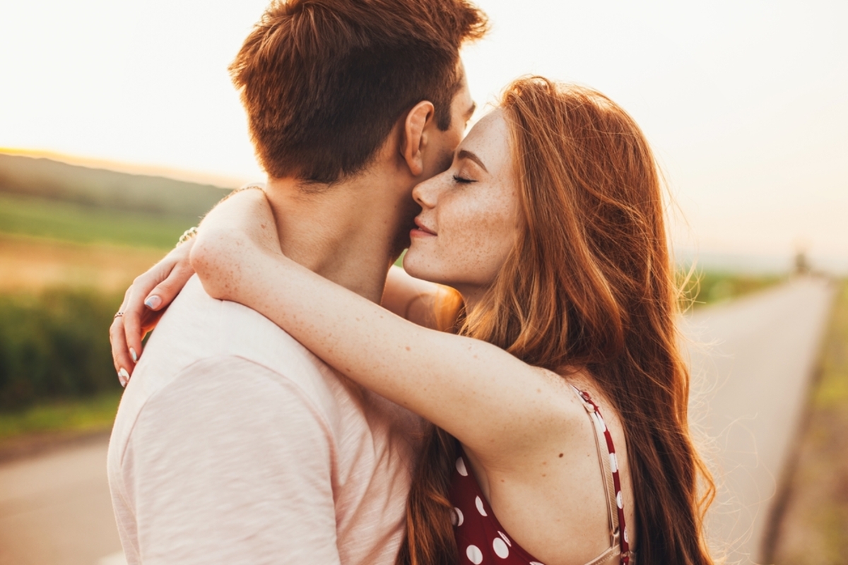 7 Signes Clés Qu'il Tombe Doucement Amoureux De Vous