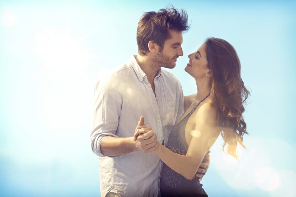 7 Signes De Langage Corporel Romantique Quand Un Homme Tombe Amoureux