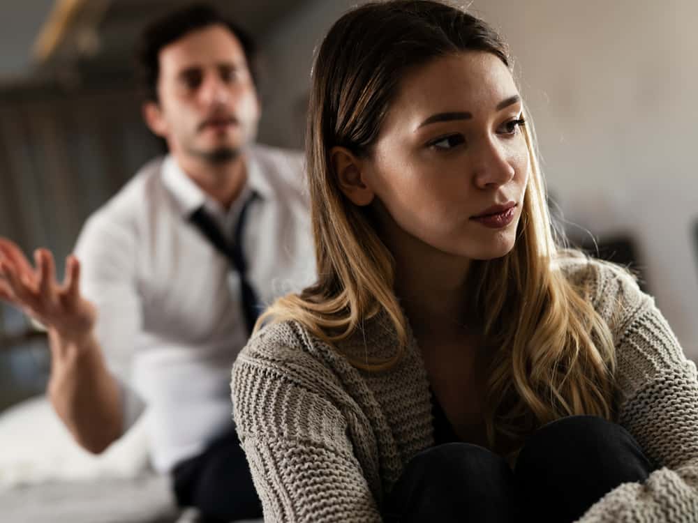 Il Est Mentalement Infidèle  Comment Savoir S'il Voit Une Autre Femme Quand Il Vous Regarde 