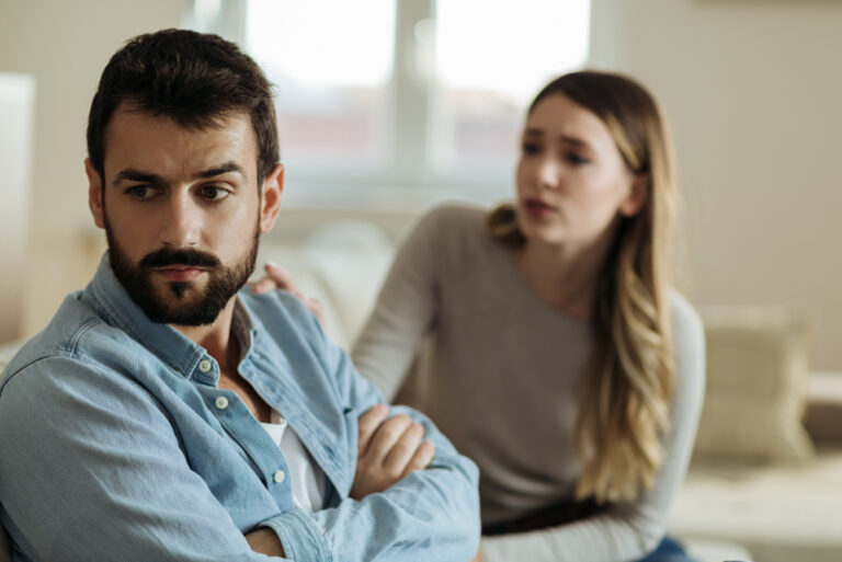 Vous n’Êtes Pas Sûre De Ses Sentiments ? 16 Signes Certains Qu’une Personne Ne Vous Aime Pas