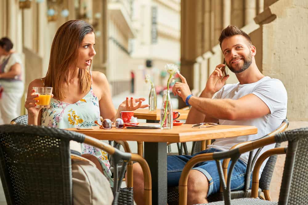 Vous n’Êtes Pas Sûre De Ses Sentiments ? 16 Signes Certains Qu’une Personne Ne Vous Aime Pas