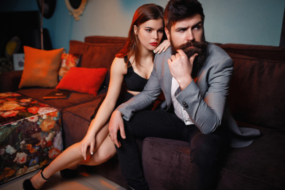 9 Signes Montrant Qu’un Homme Marié Est Amoureux De Vous