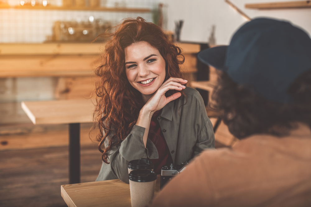 Comment Amener Un Homme Distant à Vous Courtiser Et à S'engager Avec Vous