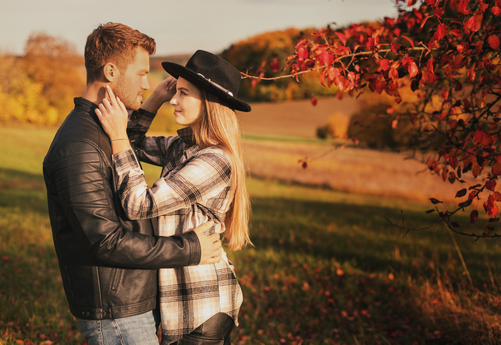 Comment Amener Un Homme Distant à Vous Courtiser Et à S'engager Avec Vous