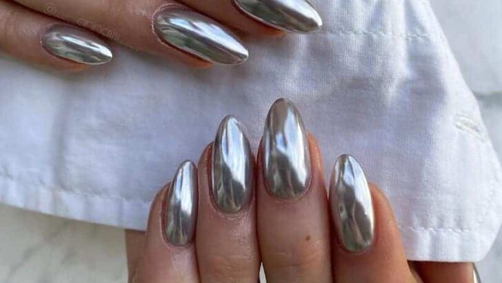 20 Modèles D’ongles Argentés Pour Apporter Une Touche D’argent À N’importe Quel Nuage