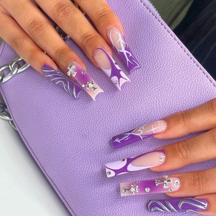 Des ongles violets amusants