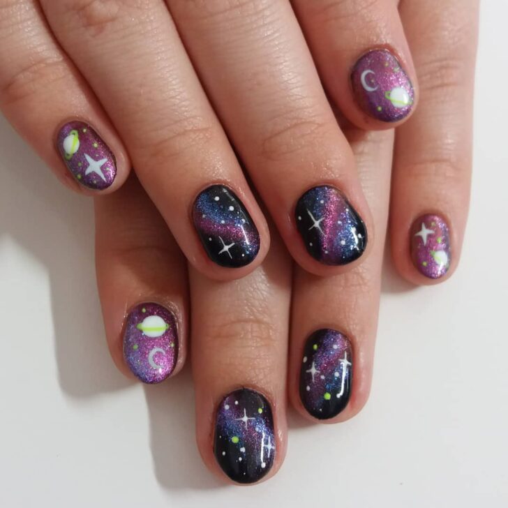 Ongles galaxie rose et violet