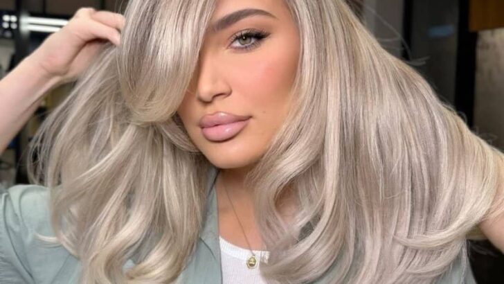 35 Magnifiques Idées De Cheveux Blonds Cendrés Pour Un Look D’un Autre Monde