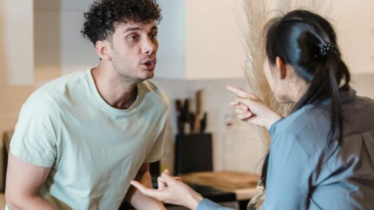 15 Déclencheurs Qui Peuvent Plonger un Narcissique Dans une Spirale Incontrôlable