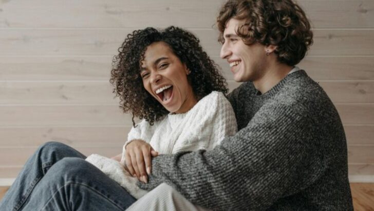 17 choses que les couples ne font que lorsqu’ils sont vraiment à l’aise ensemble
