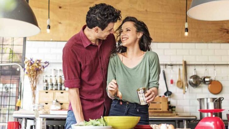 Lorsqu’une femme aime vraiment son homme, elle fait ces 10 choses sans dire un mot