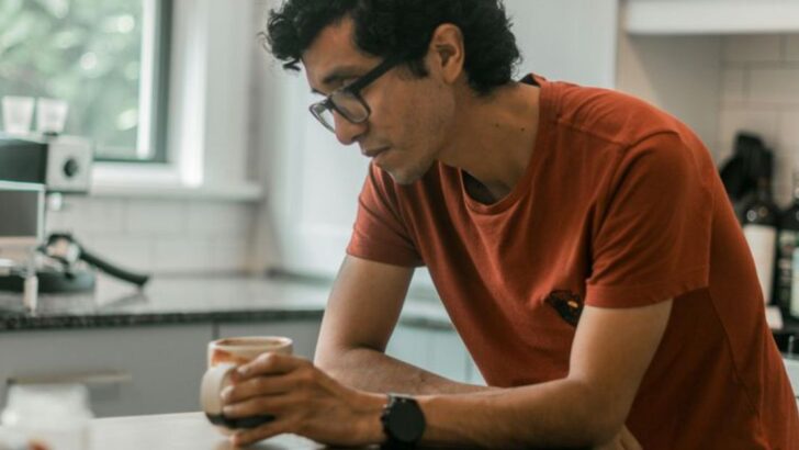 11 choses que les hommes font lorsqu’ils regrettent secrètement de t’avoir perdue