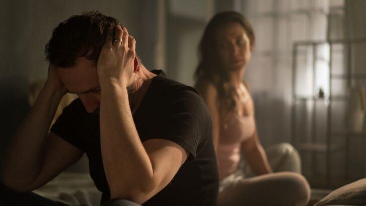 12 réactions typiques des narcissiques quand ils sentent qu’ils perdent le contrôle