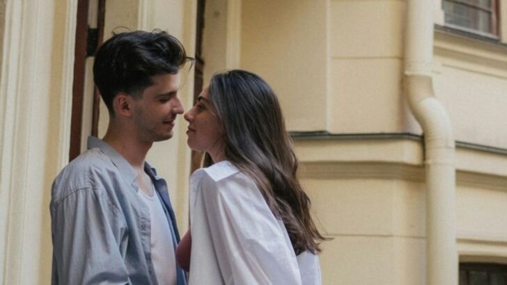 7 déclencheurs psychologiques qui créent une attirance profonde