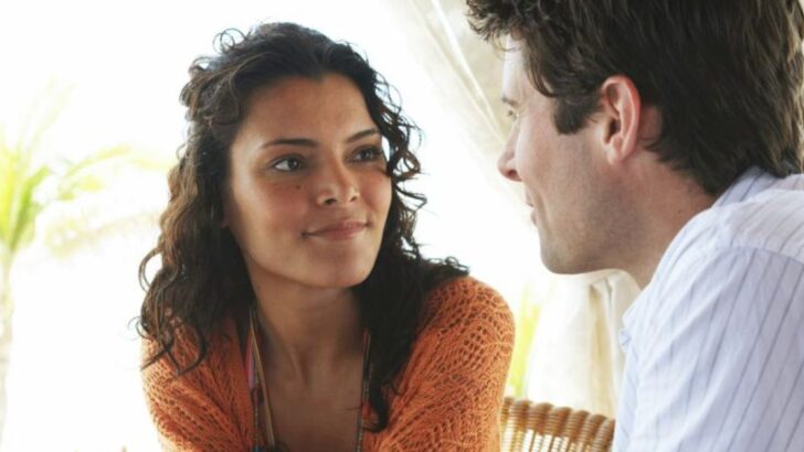 12 façons dont il te garde en réserve — sans que tu réalises que c’est du breadcrumbing