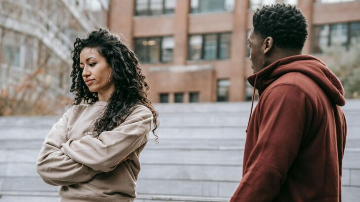 13 phrases que les épouses utilisent quand elles se sentent profondément sous-estimées