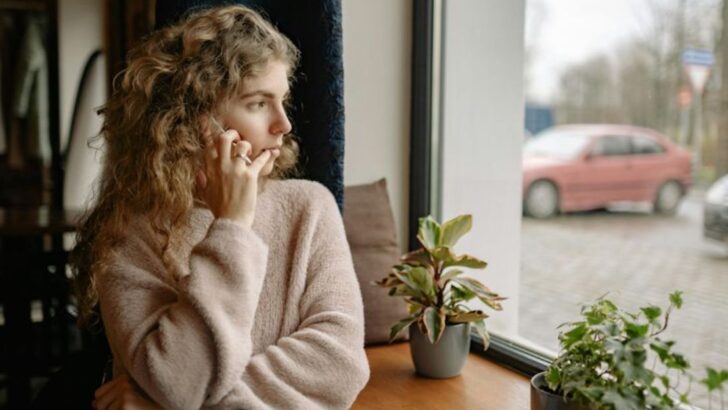 8 signes que ton ex est passé à autre chose (et que toi aussi tu devrais le faire)