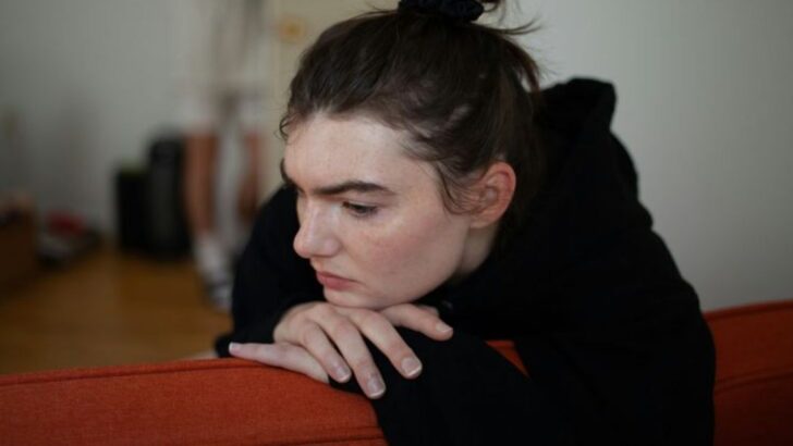 9 comportements fréquents chez les femmes qui peuvent venir de traumatismes non résolus