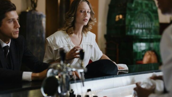 10 raisons pour lesquelles les hommes regardent d’autres femmes (même quand ils sont amoureux de vous)