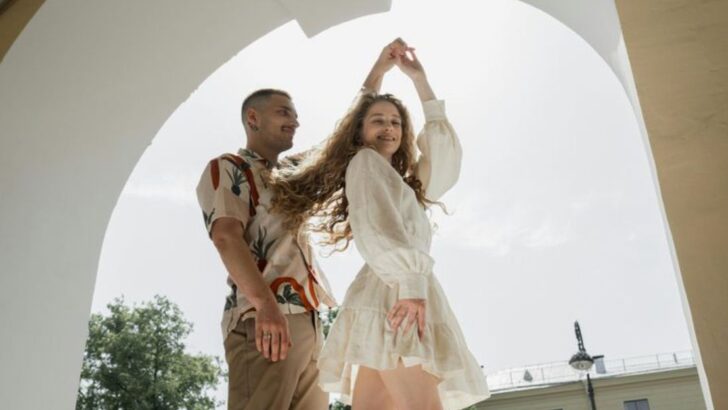 11 choses que les hommes font lorsqu’ils essaient d’impressionner la bonne femme