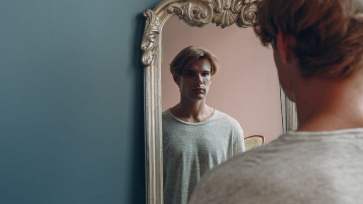 11 traits cachés qui rendent les narcissiques si destructeurs