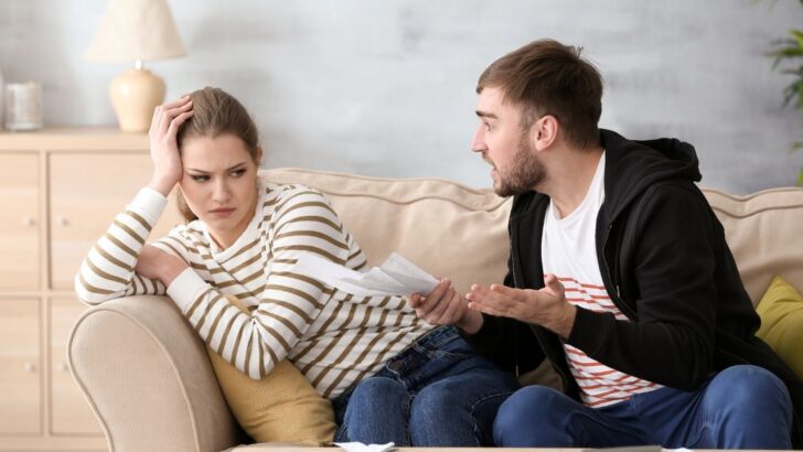 12 phrases courantes que les th&eacute;rapeutes associent aux maris passifs-agressifs