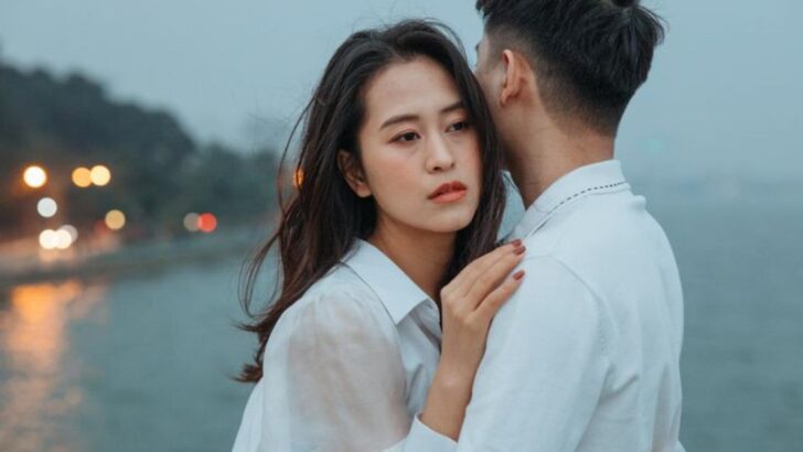 Si elle arr&ecirc;te de faire ces 12 choses, elle s&rsquo;est &eacute;motionnellement d&eacute;tach&eacute;e