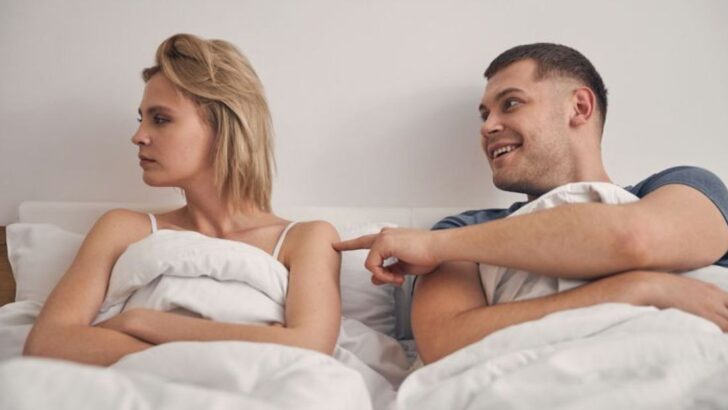 Messieurs, voici 10 signes d&rsquo;alerte que votre &eacute;pouse se retire discr&egrave;tement du mariage