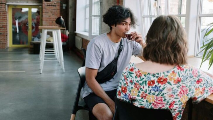 Quand quelqu&rsquo;un ne peut pas s&rsquo;emp&ecirc;cher de faire ces 11 choses, il ment probablement