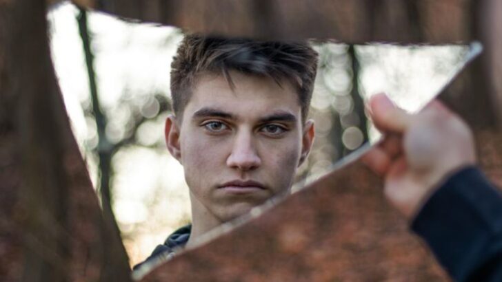 &Eacute;vitant ou narcissique ? 10 signes subtils que la plupart des gens ne remarquent pas