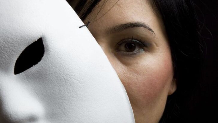 17 attitudes subtiles que l’on retrouve souvent chez les survivantes d’abus narcissique