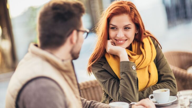 7 signes qui montrent que les gens vous trouvent incroyablement attirant(e)
