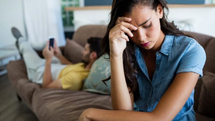 Les femmes fortes ne supplient plus qu’on les aime dès qu’elles comprennent qu’elles portent l’amour toutes seules