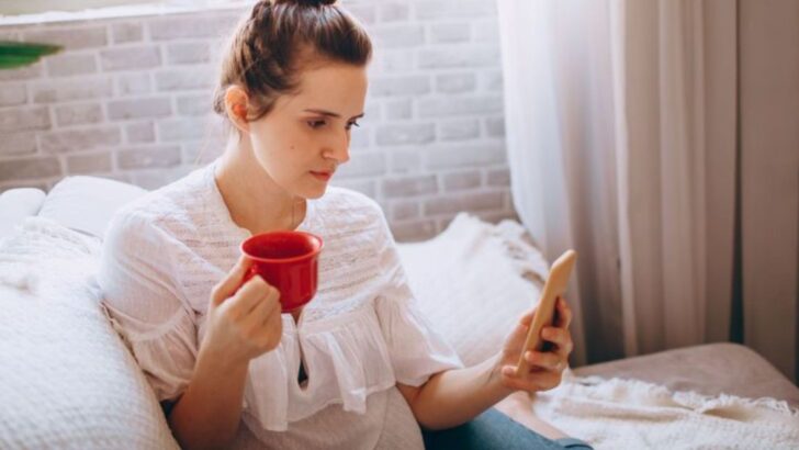 Ces 11 comportements peuvent apparaître lorsqu’une personne se sent seule depuis longtemps